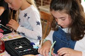 kinderfeestje sieraden maken